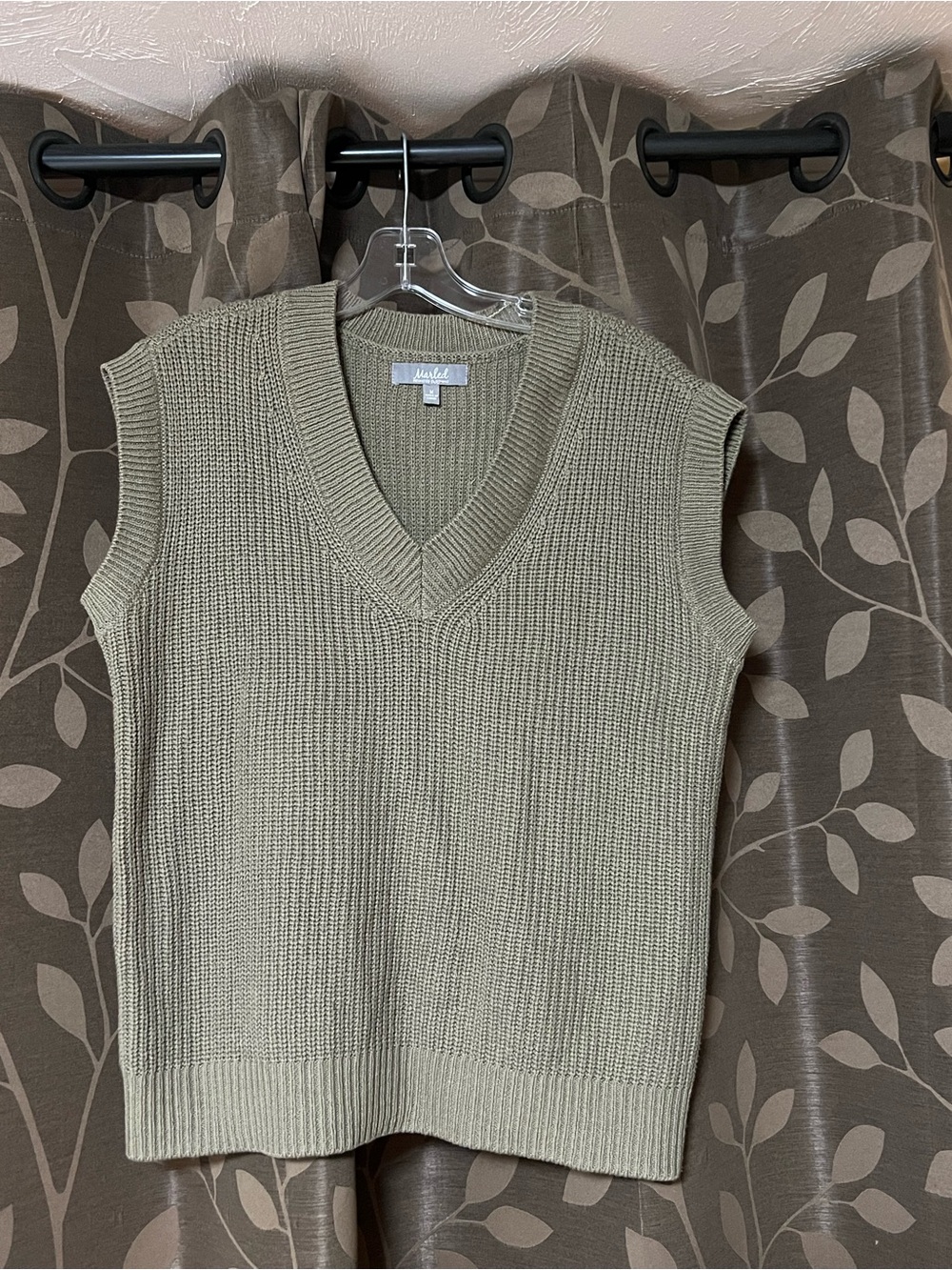 Sleeveless V-Neck Knit Sweater Vest - Olive